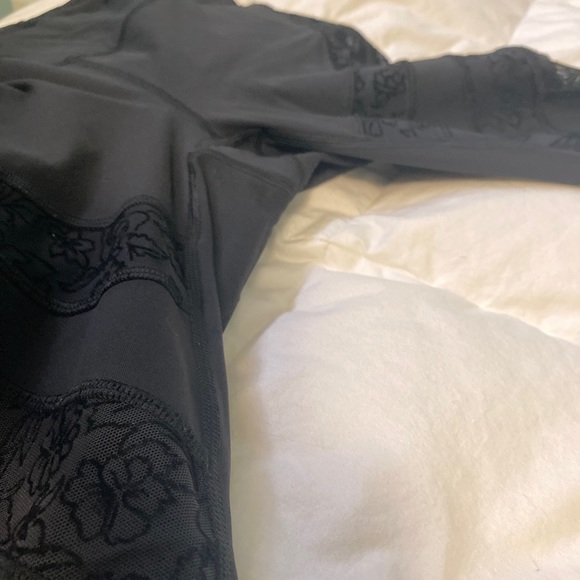 COPY - Lululemon wunder under tech mesh 25” high rise, floral pattern mesh, siz… - Picture 6 of 6